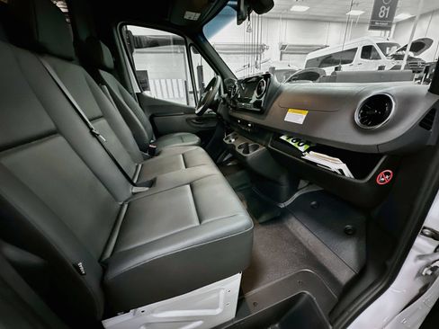 Used 2024 Mercedes-Benz eSprinter 170 Cargo image 27
