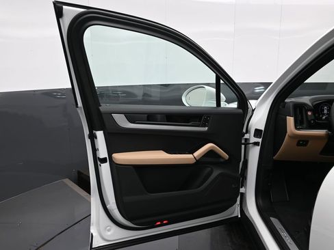 New 2026 Porsche Cayenne AWD/4WD image 8