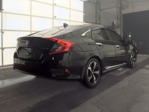 Used 2016 Honda Civic Touring image 4
