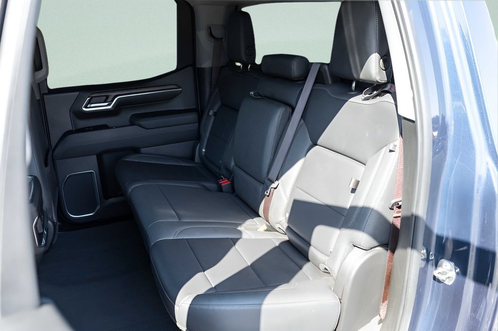 Used 2023 GMC Sierra 1500 SLT RWD image 16
