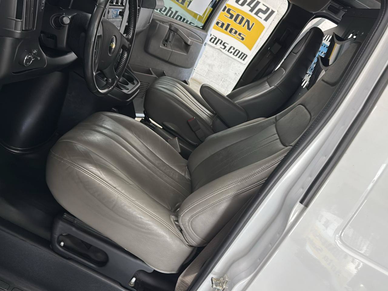 Used 2021 Chevrolet Express 2500 Extended w/ Driver Convenience Package RWD image 9