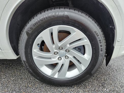 Certified 2025 Land Rover Discovery Sport S image 7