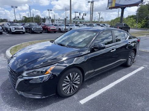 Used 2024 Nissan Altima 2.5 SV FWD image 1