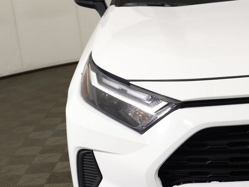 Used 2025 Toyota RAV4 LE AWD/4WD image 10