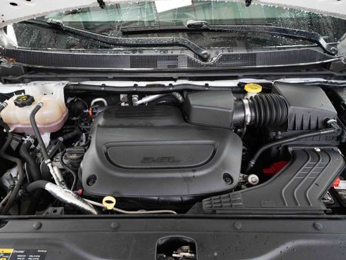 Used 2020 Chrysler Pacifica Touring-L Plus w/ Advanced Safetytec Group image 32