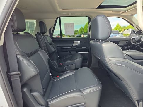 Used 2025 Ford Expedition Max Platinum w/ Driver's Package AWD/4WD image 34