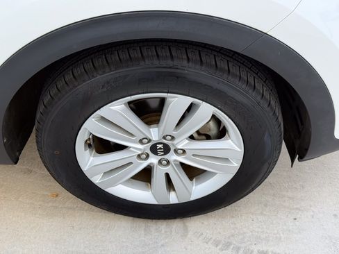 Used 2019 Kia Sportage LX FWD image 14