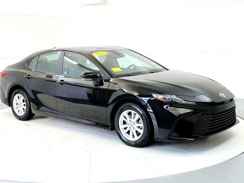 Used 2025 Toyota Camry LE FWD image 7