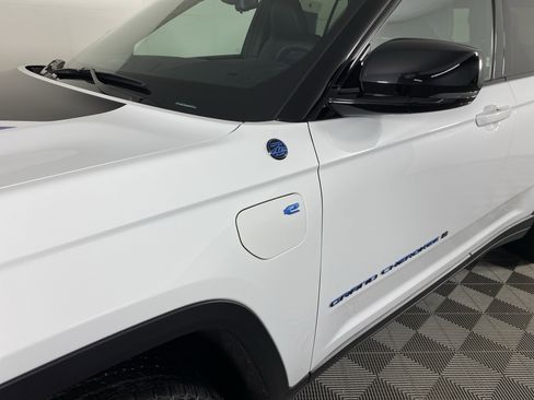 Used 2023 Jeep Grand Cherokee Trailhawk w/ Luxury Tech Group III AWD/4WD image 12