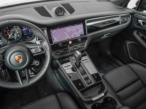Certified 2026 Porsche Macan AWD/4WD image 19