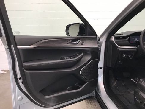 New 2025 Jeep Grand Cherokee Limited 4xe w/ Luxury Tech Group II image 7