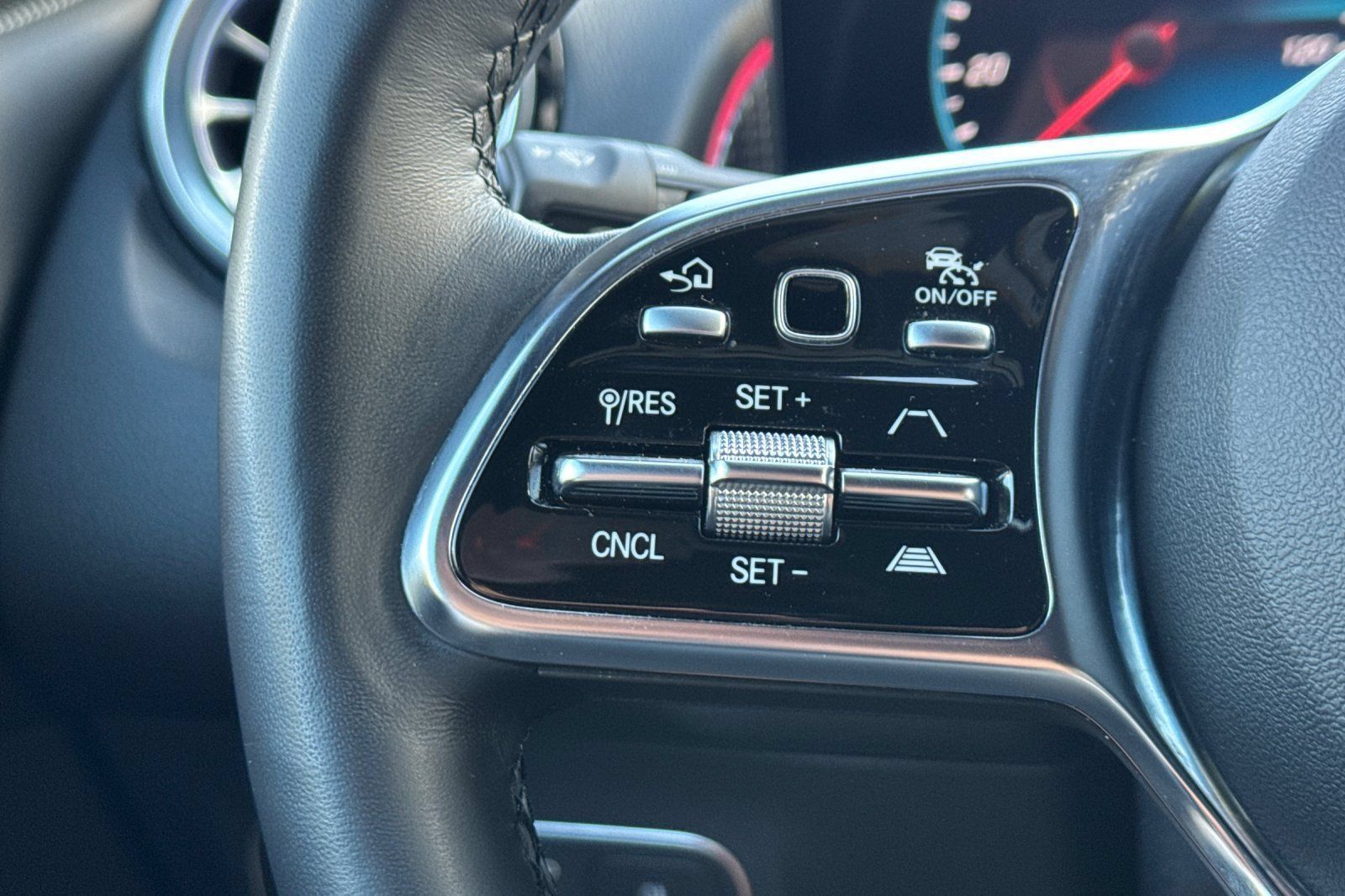 Certified 2023 Mercedes-Benz EQB 300 4MATIC image 30