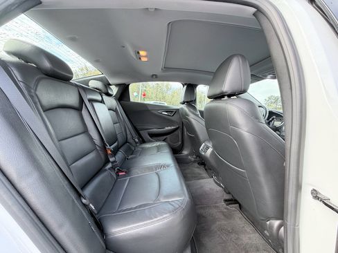 Used 2017 Chevrolet Malibu LT image 24