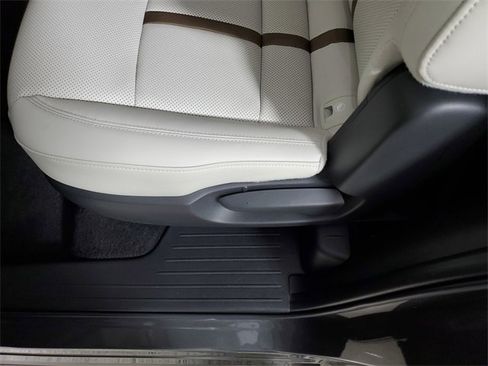 Used 2024 MAZDA CX-90 3.3 Turbo S w/ Premium Package image 13