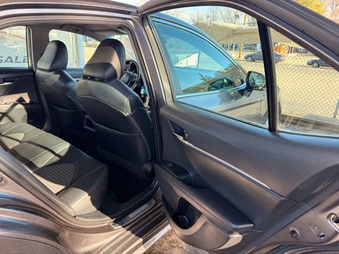 Used 2020 Toyota Camry SE image 21