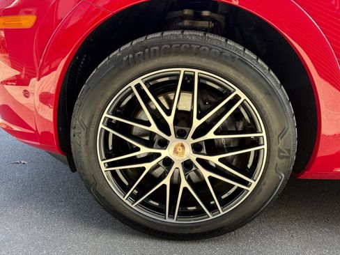 Certified 2025 Porsche Cayenne Coupe image 11