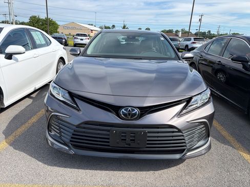 Used 2023 Toyota Camry LE FWD image 3