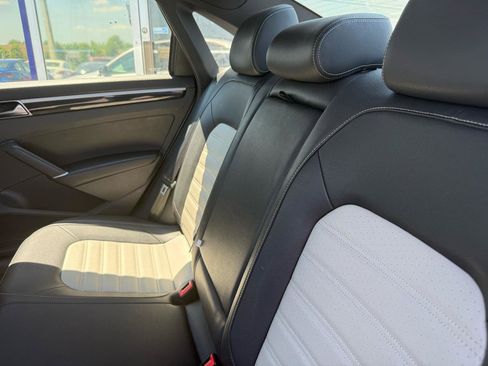 Used 2018 Volkswagen Passat 3.6 FWD image 8