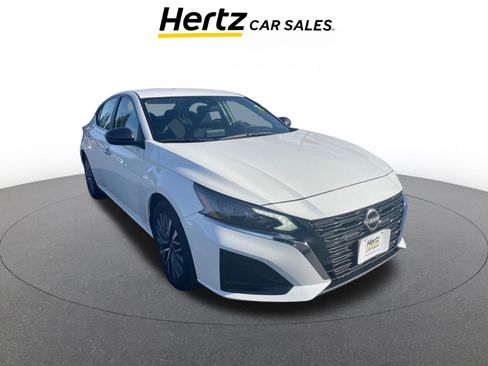 Used 2025 Nissan Altima 2.5 SV image 1