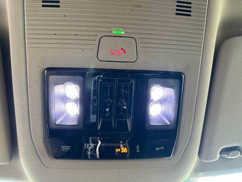 Used 2025 Volkswagen Atlas SE w/ Panoramic Sunroof Package image 32