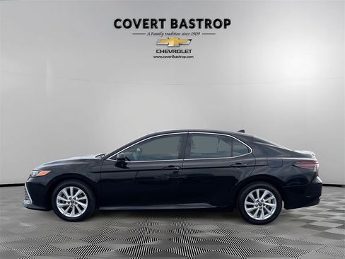 Used 2021 Toyota Camry LE image 5