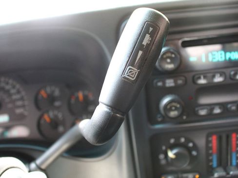 Used 2005 GMC Sierra 2500 SLE w/ Heavy-Duty Power Package AWD/4WD image 24