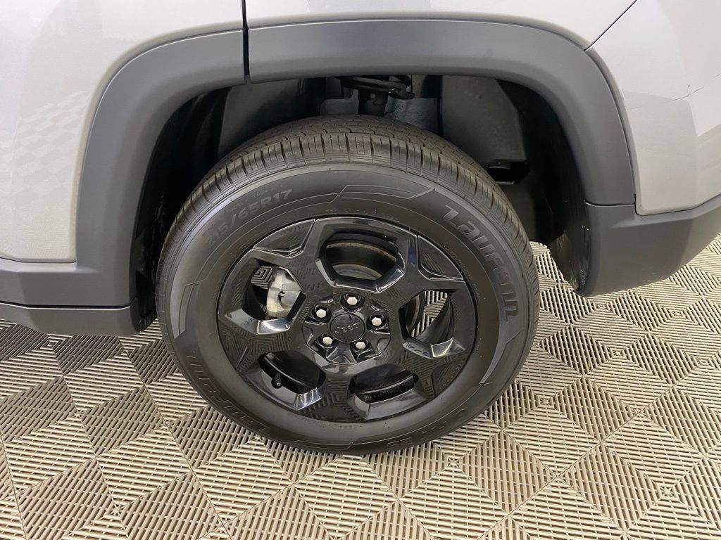 Used 2023 Jeep Compass Trailhawk AWD/4WD image 10