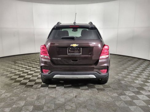 Used 2022 Chevrolet Trax LT w/ LT Convenience Package image 7