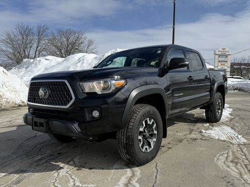 Used 2019 Toyota Tacoma TRD Off-Road w/ Technology Package image 1