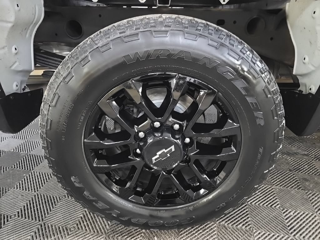 Used 2025 Chevrolet Silverado 2500 LT AWD/4WD image 13