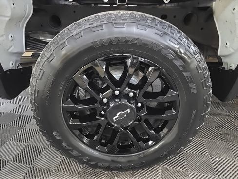 Used 2025 Chevrolet Silverado 2500 LT AWD/4WD image 13