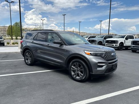 Used 2021 Ford Explorer XLT w/ Equipment Group 202A AWD/4WD image 4