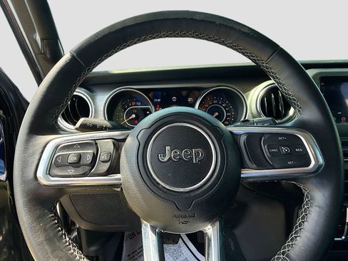 Used 2020 Jeep Wrangler Unlimited Sahara w/ Safety Group AWD/4WD image 24
