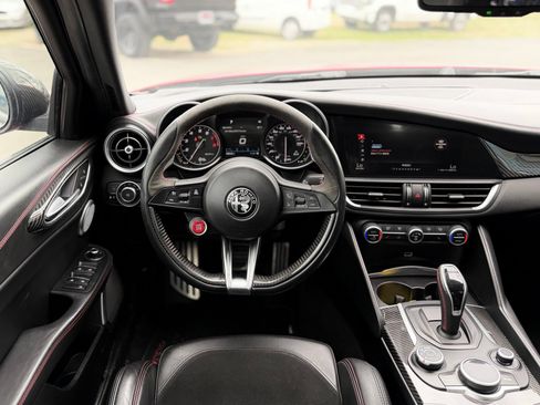 Used 2017 Alfa Romeo Giulia Quadrifoglio RWD image 49