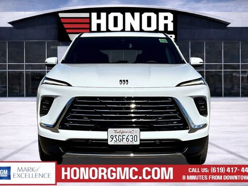 Used 2025 Buick Enclave Preferred image 2