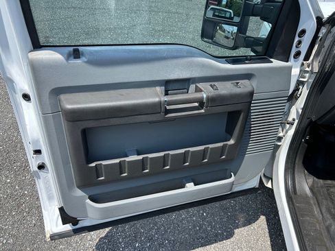 Used 2015 Ford F250 XL w/ Power Equipment Group RWD image 12