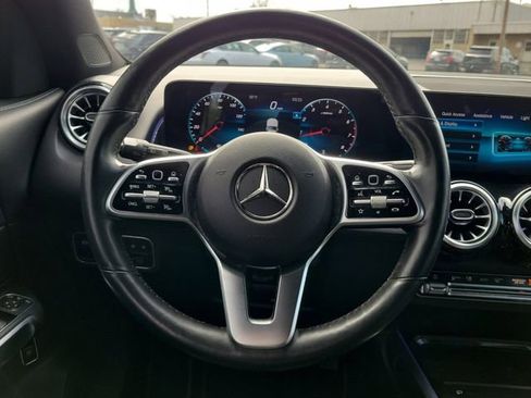 Used 2022 Mercedes-Benz GLB 250 4MATIC image 9