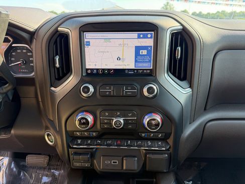 Used 2021 GMC Sierra 2500 Denali w/ Denali Ultimate Package AWD/4WD image 37