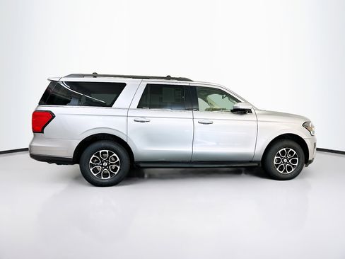 Used 2024 Ford Expedition Max XLT image 10