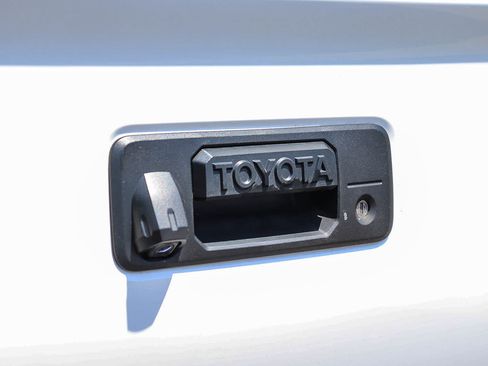 Used 2021 Toyota Tacoma SR5 RWD image 9