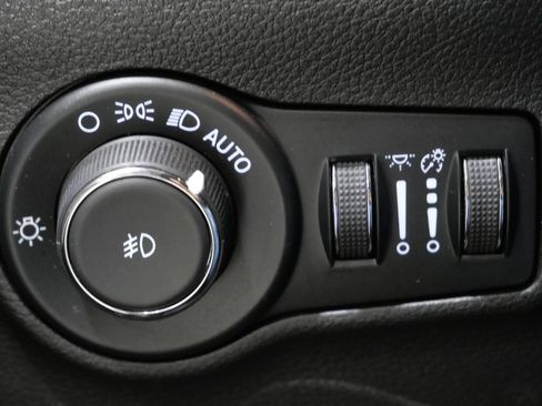 Used 2023 Jeep Compass Latitude w/ Sun and Sound Group AWD/4WD image 14