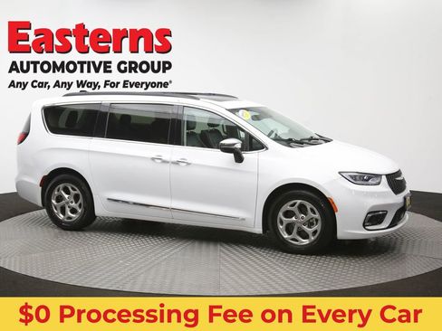 Used 2023 Chrysler Pacifica Limited FWD image 50