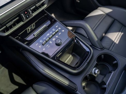 Certified 2025 Porsche Cayenne E-Hybrid AWD/4WD image 21