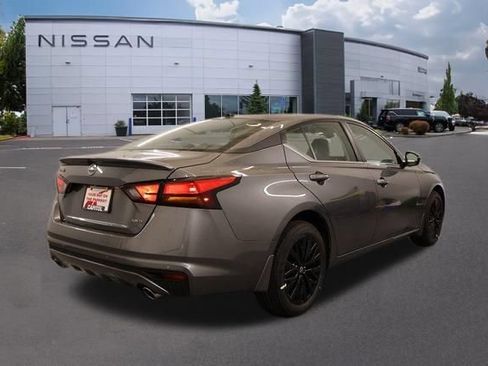 New 2026 Nissan Altima 2.5 SV w/ SV Special Edition Package AWD/4WD image 3