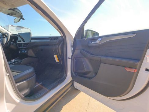 New 2025 Ford Escape SE image 11