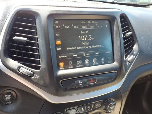 Used 2018 Jeep Cherokee Limited w/ Luxury Group AWD/4WD image 11