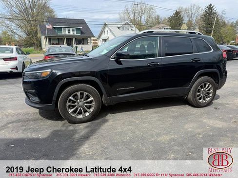 Used 2019 Jeep Cherokee Latitude Plus w/ Cold Weather Group AWD/4WD image 11