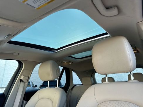 Used 2021 Mercedes-Benz GLC 300 w/ Premium Package image 21