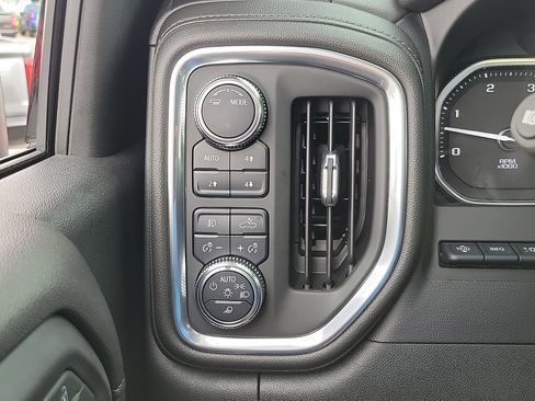 Used 2022 GMC Sierra 3500 Denali w/ Denali Ultimate Package AWD/4WD image 14
