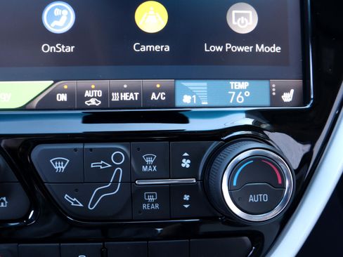 Used 2020 Chevrolet Bolt Premier w/ Infotainment Package image 43